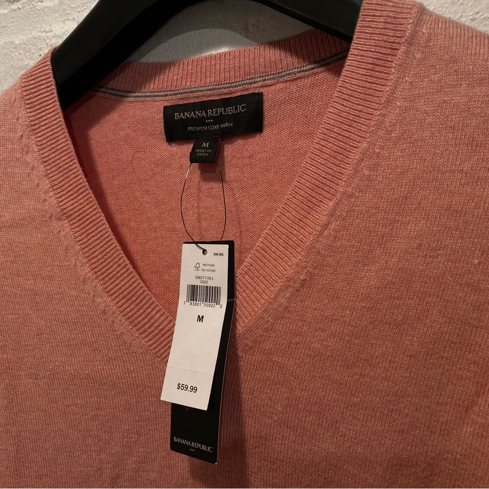 NWT — Banana Republic V-Neck Sweater — Men’s Medium